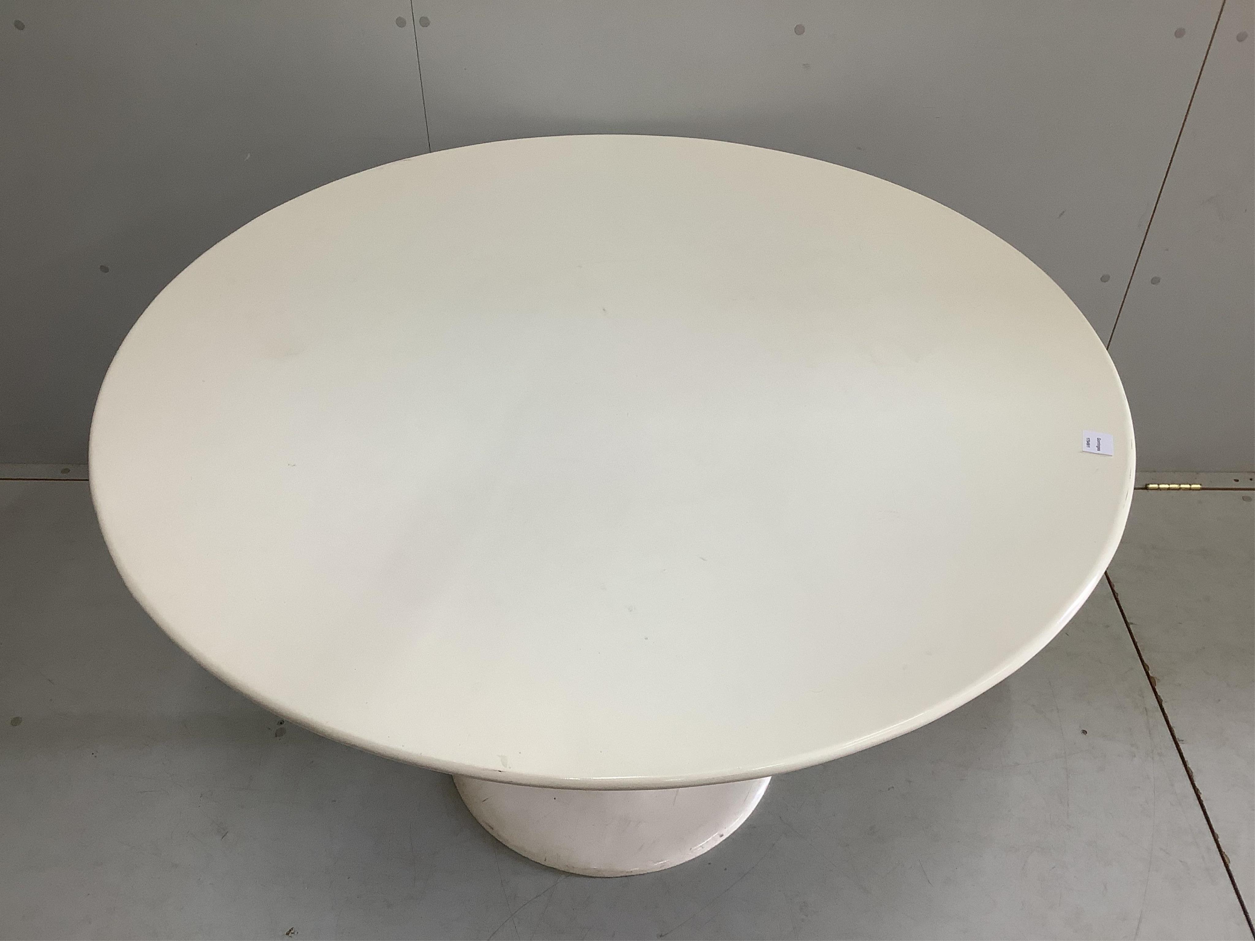 A 1960's Eero Saarinen tulip dining table, diameter 120cm, height 75cm